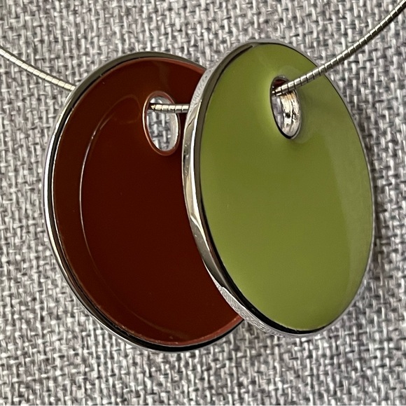 JOAN RIVERS | Vintage | Reversible Two-Disc Shaped Pendant Silver Wired Necklace - Picture 7 of 16